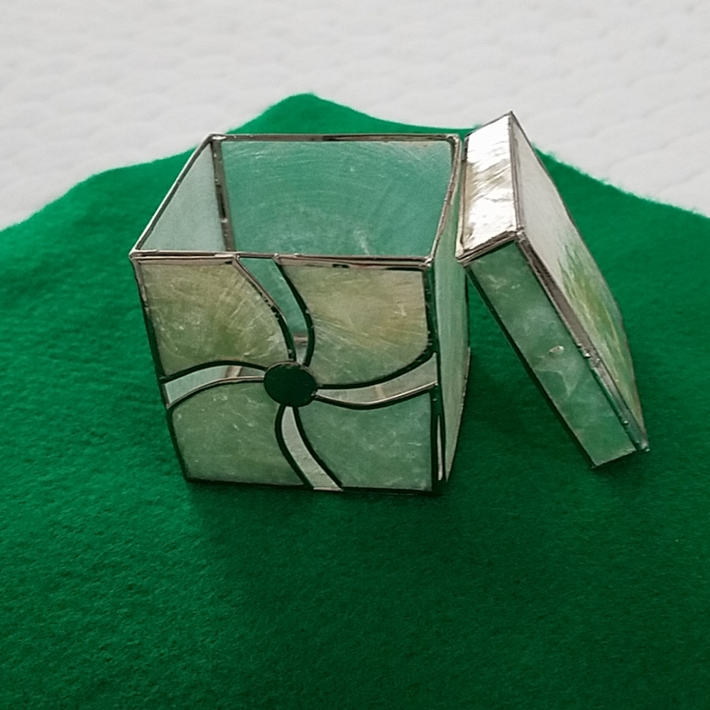 2 Mini jewelry container